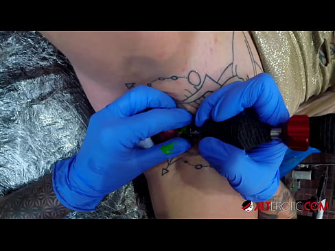 ❤️ Fìor tattooed hottie Sully Savage fhuair tattoo air a clitoris ☑  Gnè  aig gd.josporn-com.ru ❤